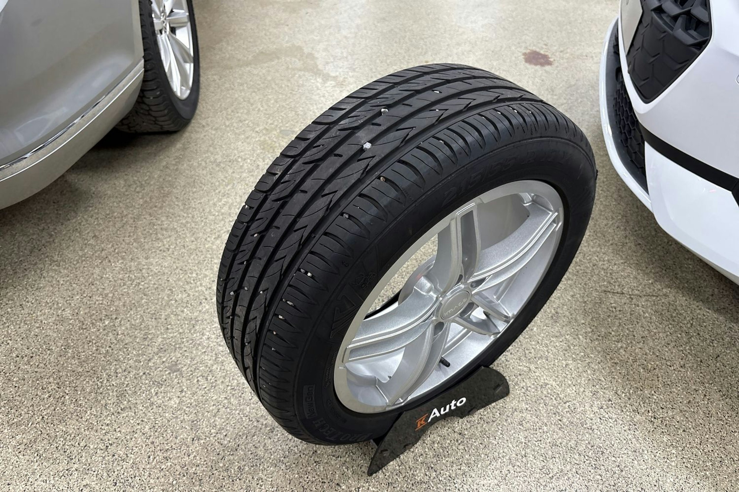 harmaa Volkswagen Passat 2016 kuva 28.