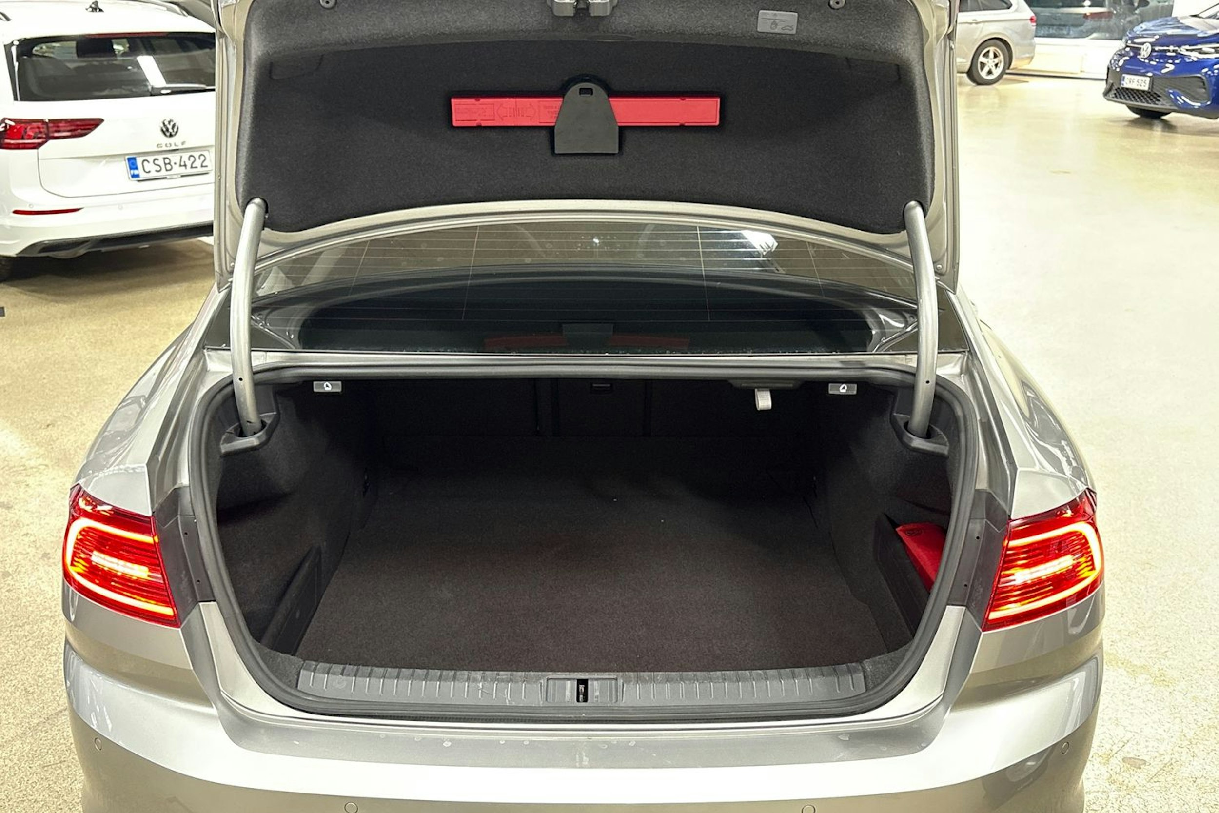 harmaa Volkswagen Passat 2016 kuva 30.