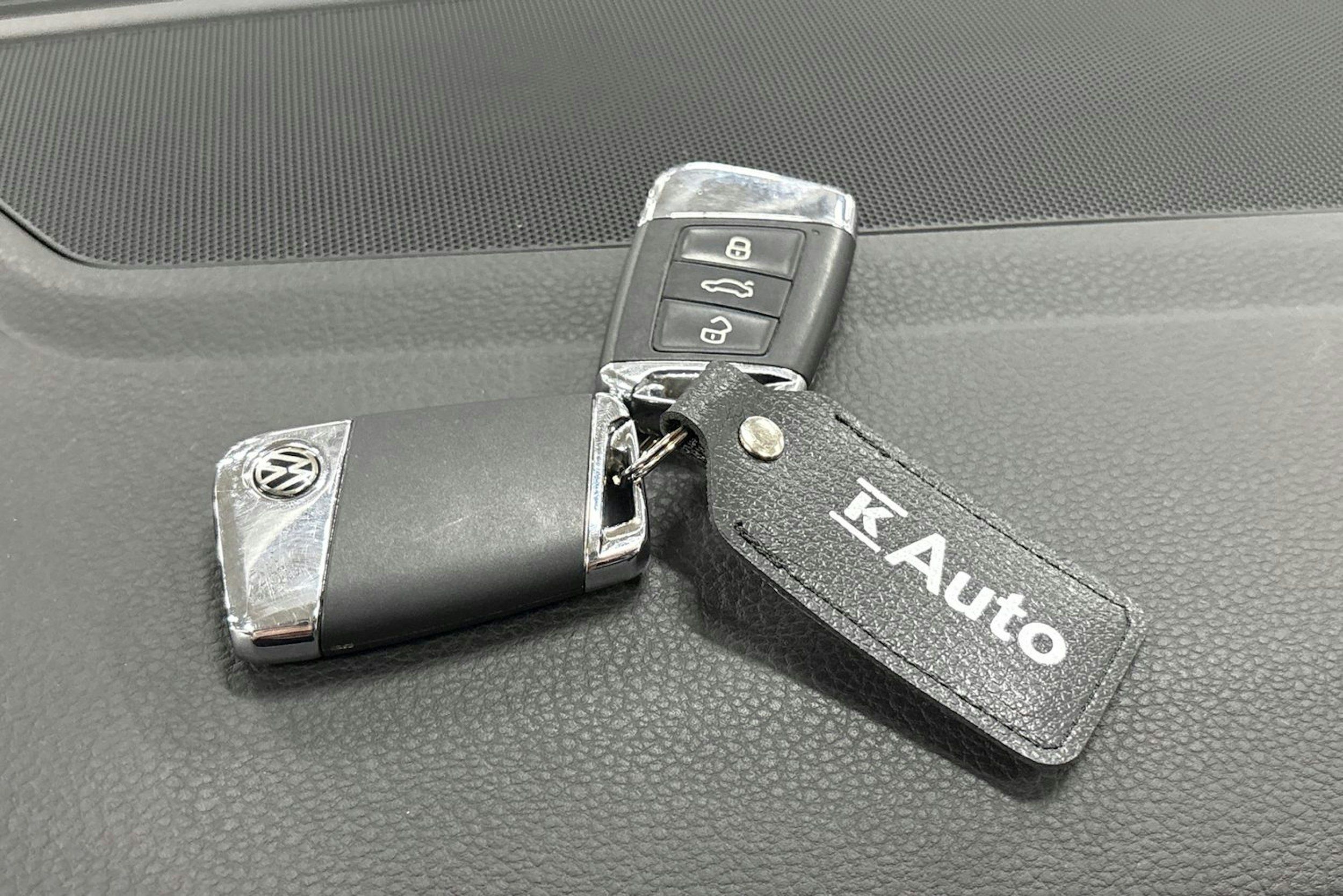 harmaa Volkswagen Passat 2016 kuva 31.