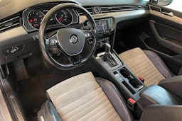 harmaa Volkswagen Passat 2015 kuva 7.