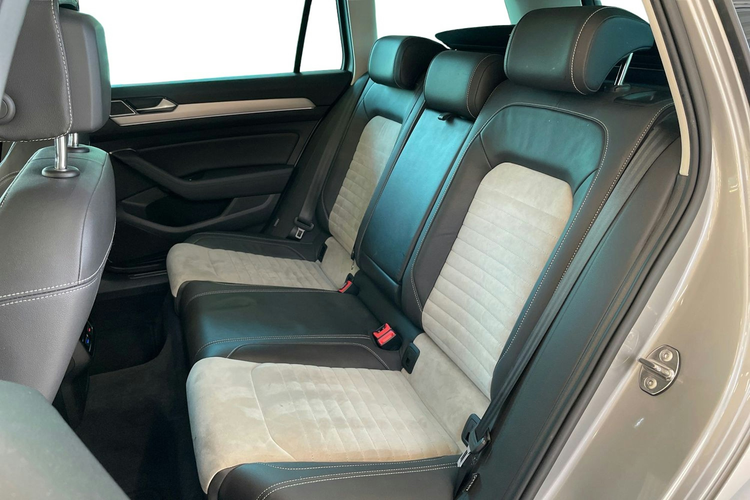 harmaa Volkswagen Passat 2015 kuva 10.