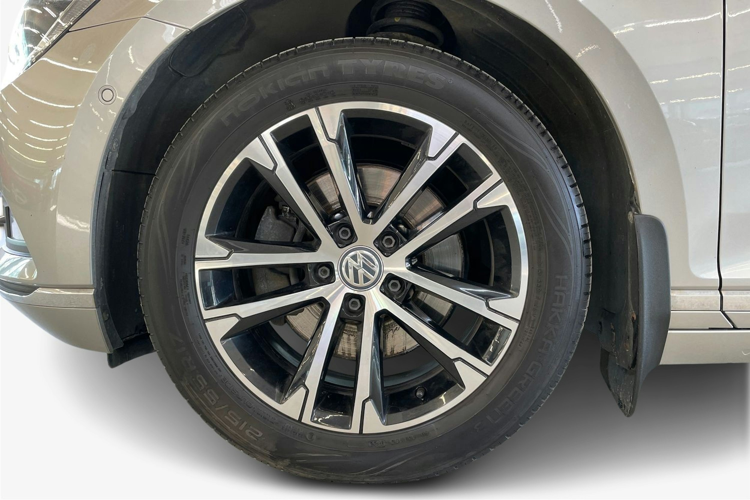 harmaa Volkswagen Passat 2015 kuva 11.
