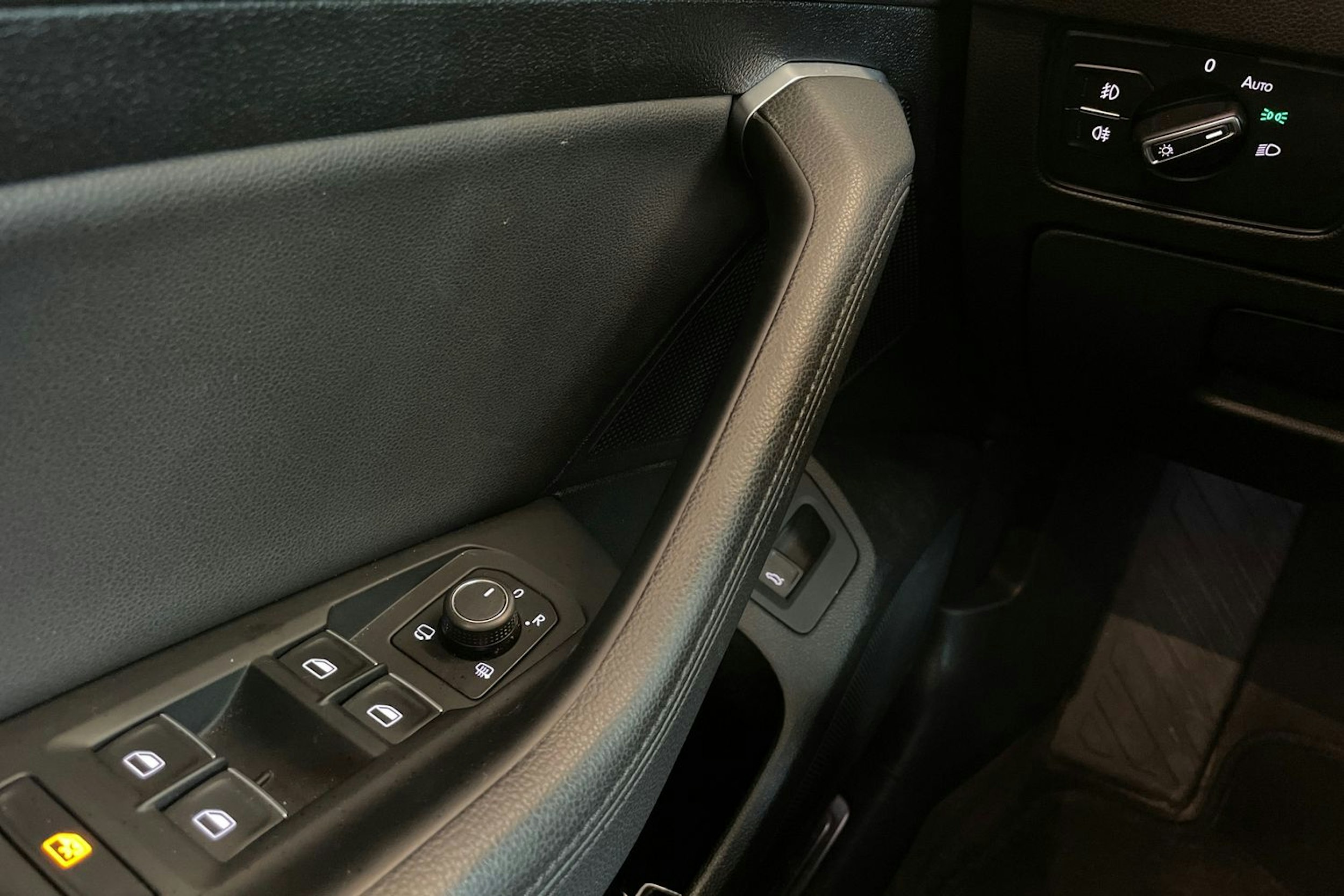 harmaa Volkswagen Passat 2015 kuva 19.