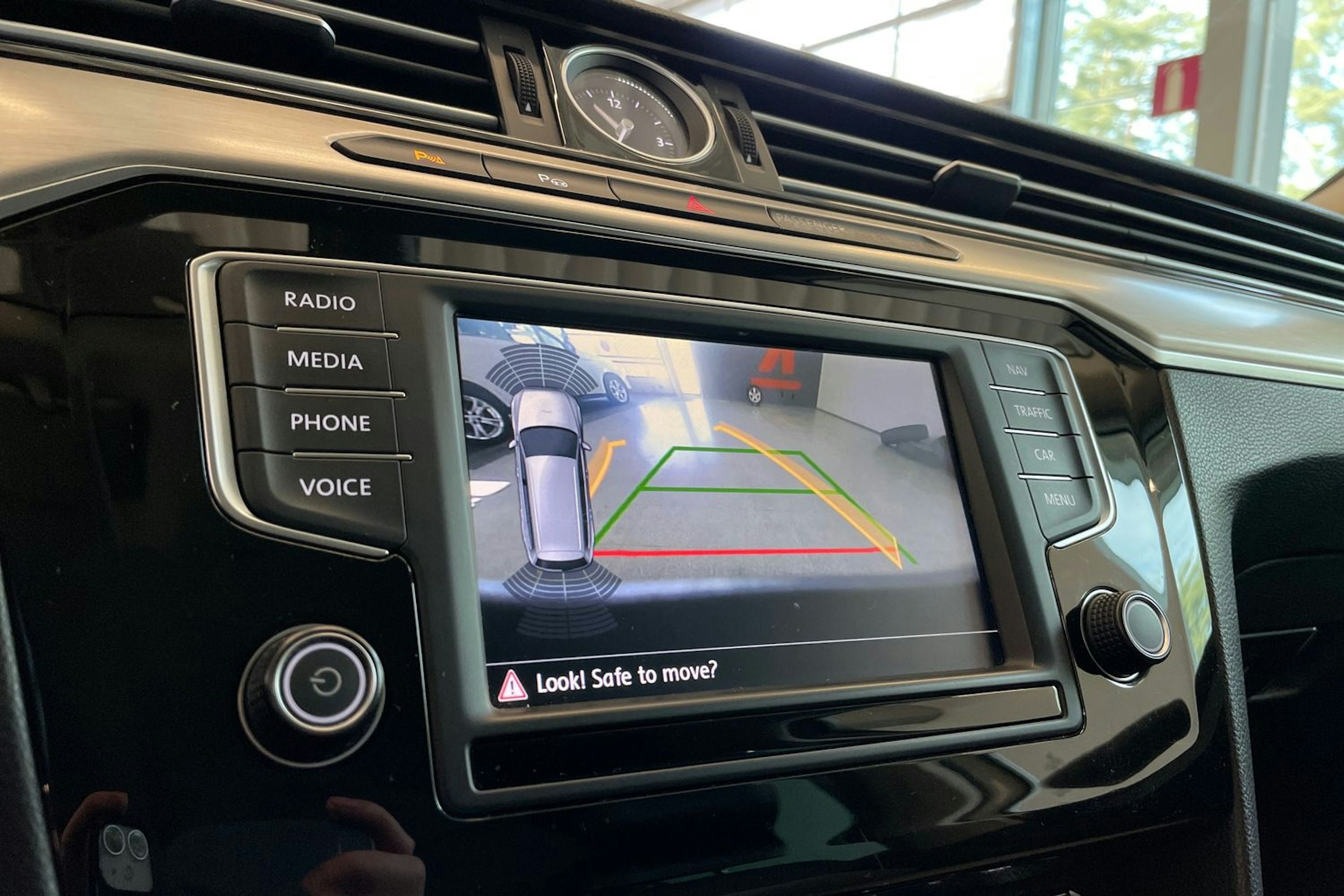 harmaa Volkswagen Passat 2015 kuva 22.