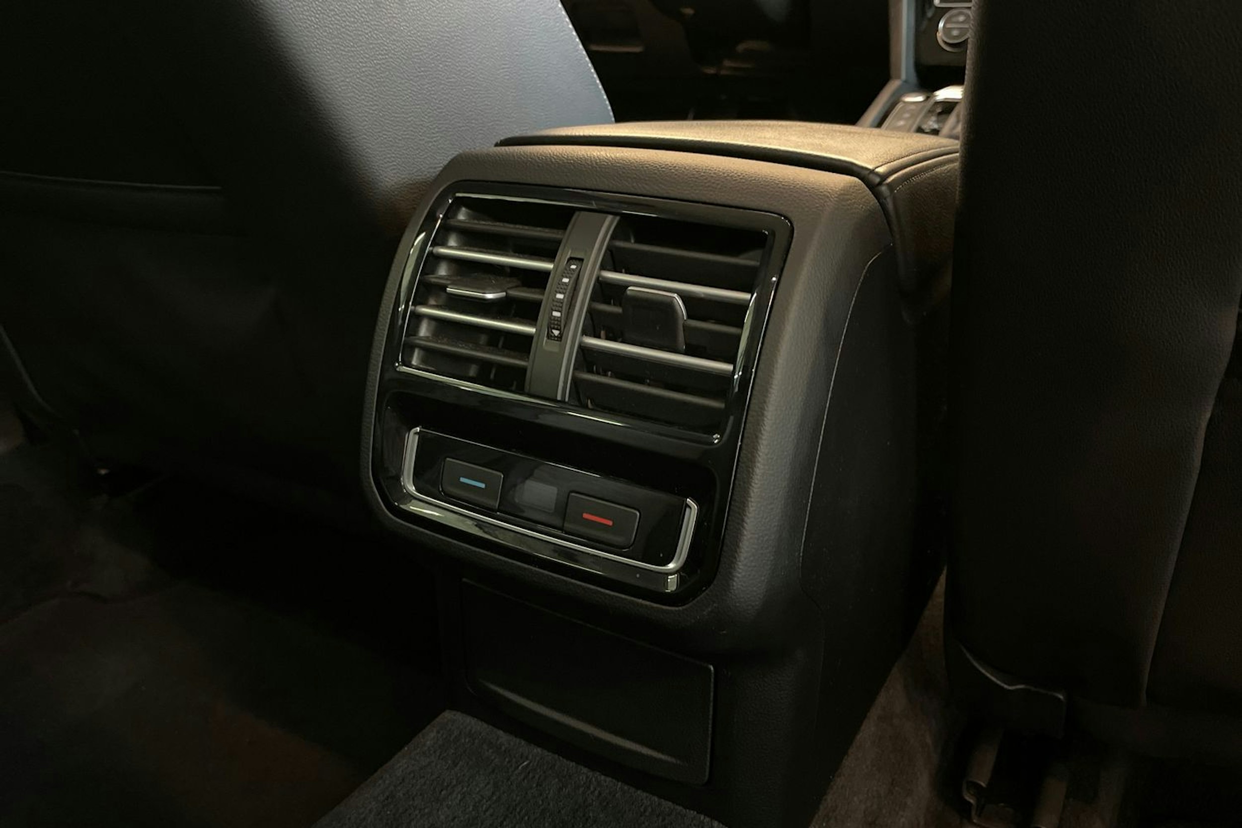 harmaa Volkswagen Passat 2015 kuva 24.