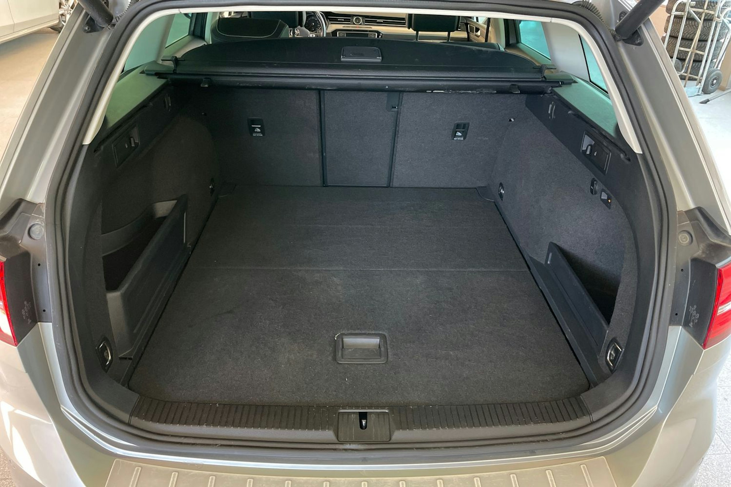 harmaa Volkswagen Passat 2015 kuva 25.