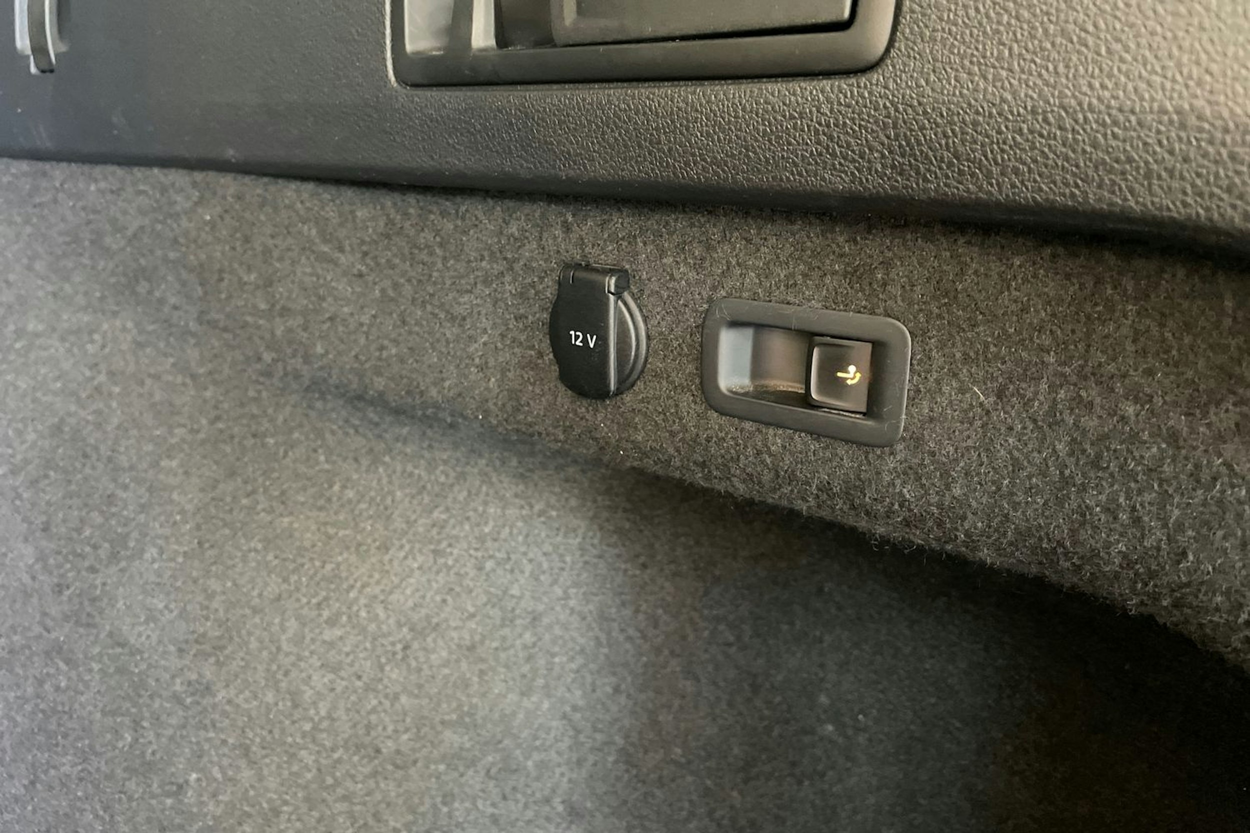 harmaa Volkswagen Passat 2015 kuva 27.