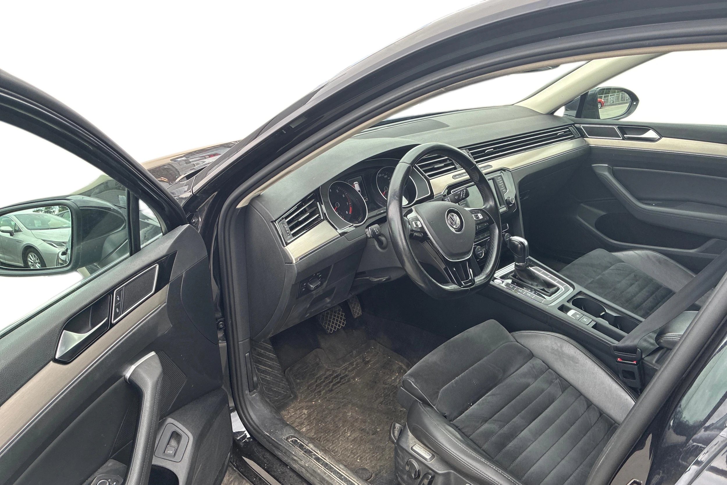 musta Volkswagen Passat 2015 kuva 3.