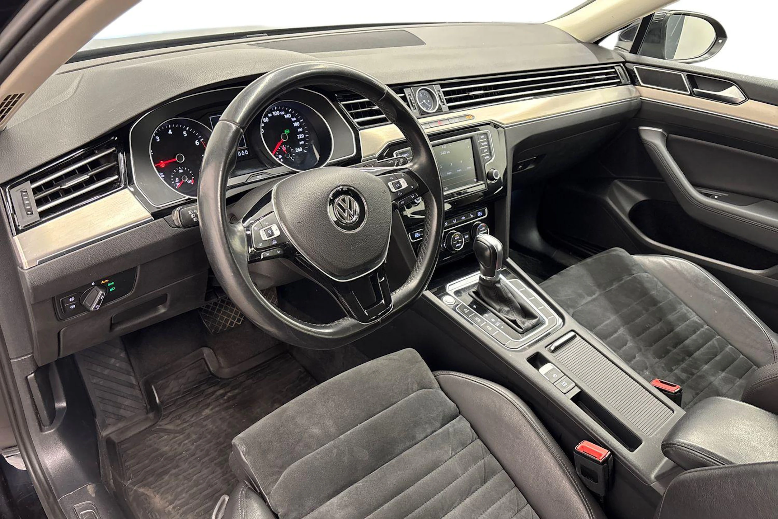 musta Volkswagen Passat 2015 kuva 6.