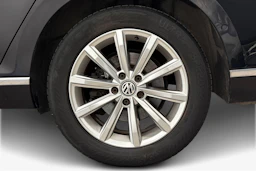 musta Volkswagen Passat 2015 kuva 9.