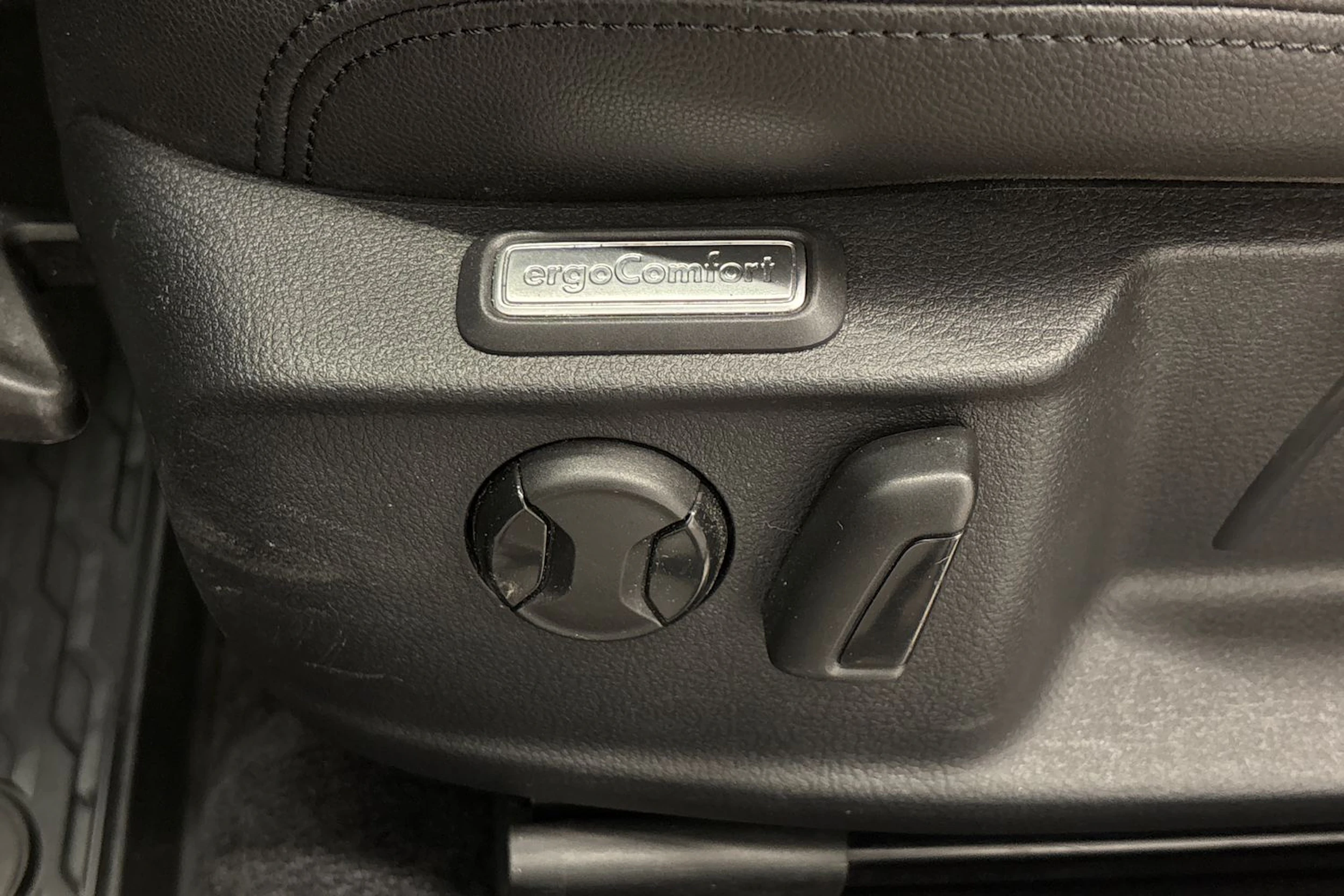 musta Volkswagen Passat 2015 kuva 12.