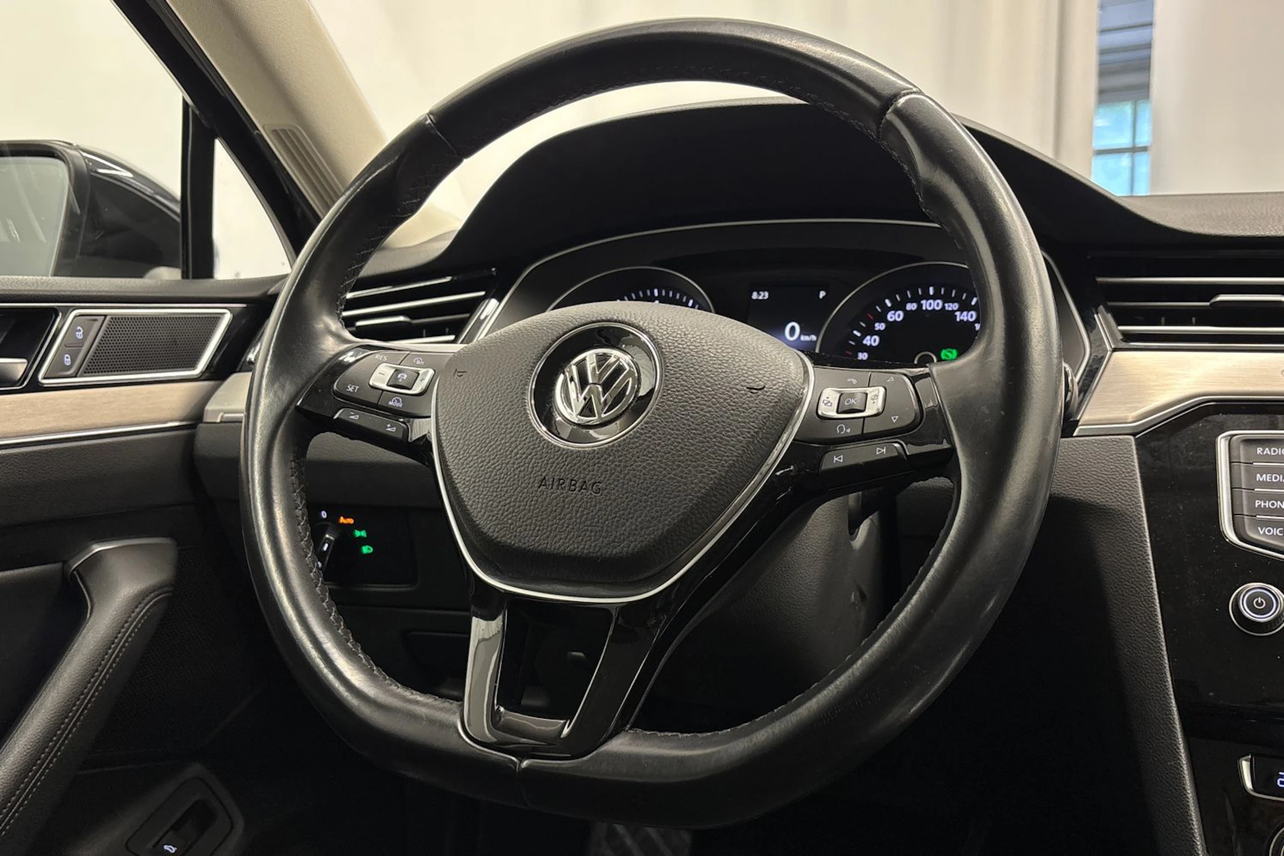 musta Volkswagen Passat 2015 kuva 13.