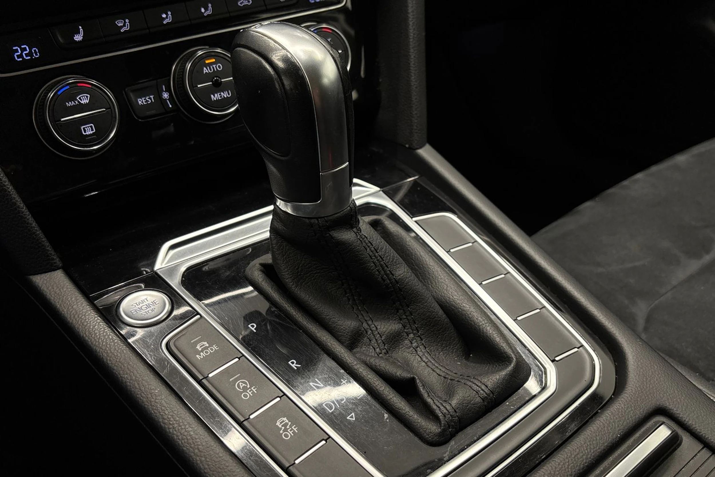 musta Volkswagen Passat 2015 kuva 20.