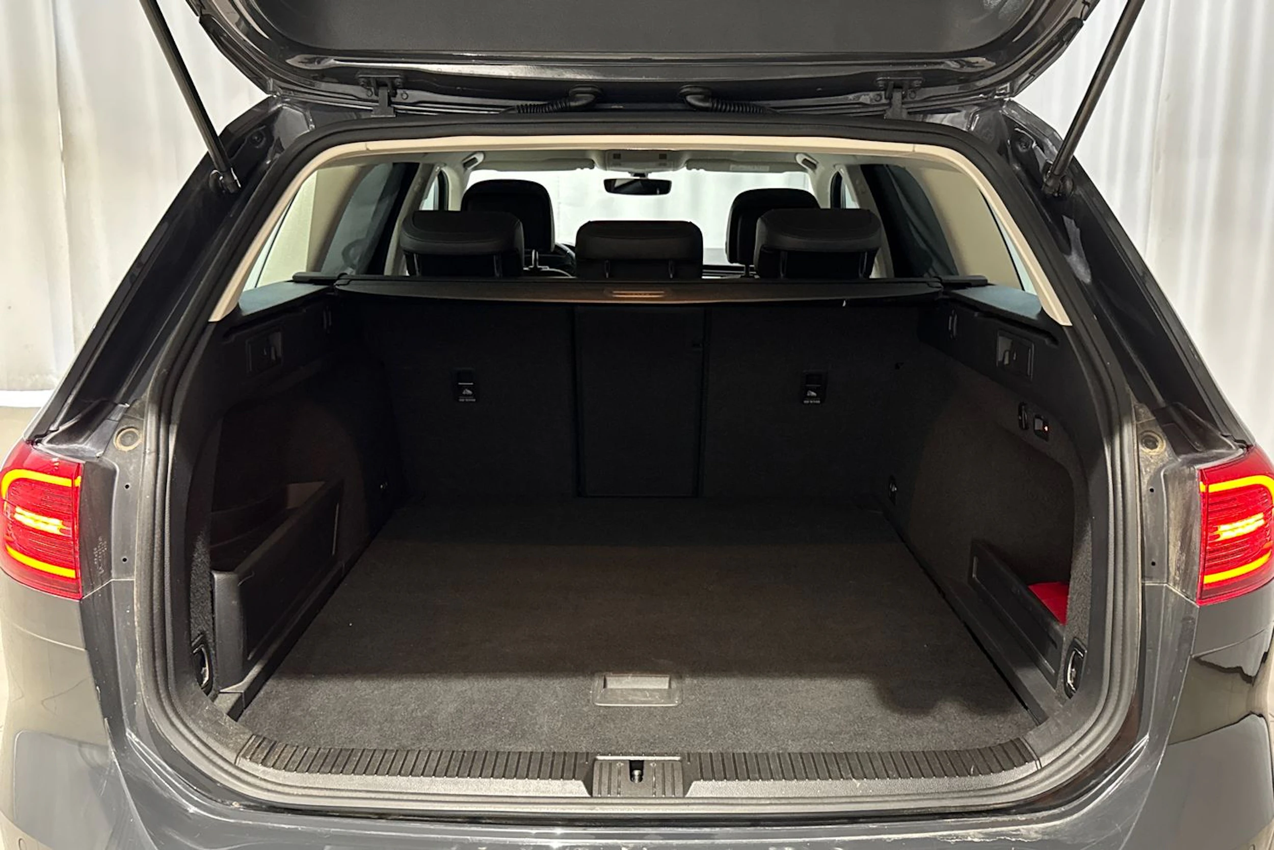 met. harmaa Volkswagen Passat 2015 kuva 12.