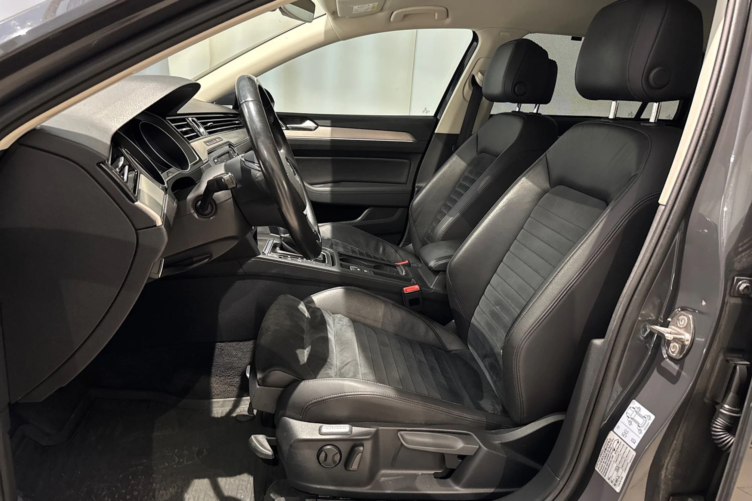 met. harmaa Volkswagen Passat 2015 kuva 13.