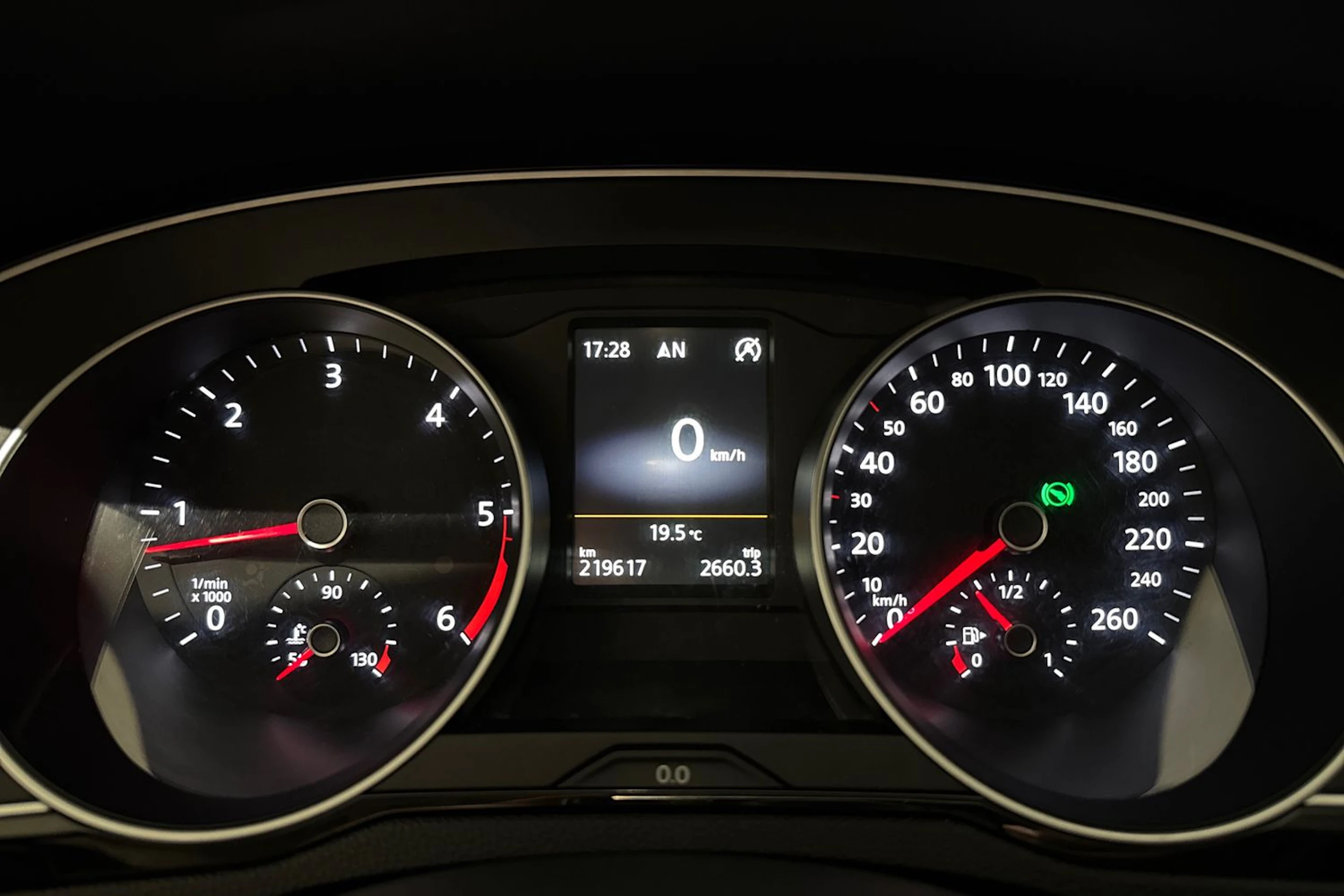 met. harmaa Volkswagen Passat 2015 kuva 16.