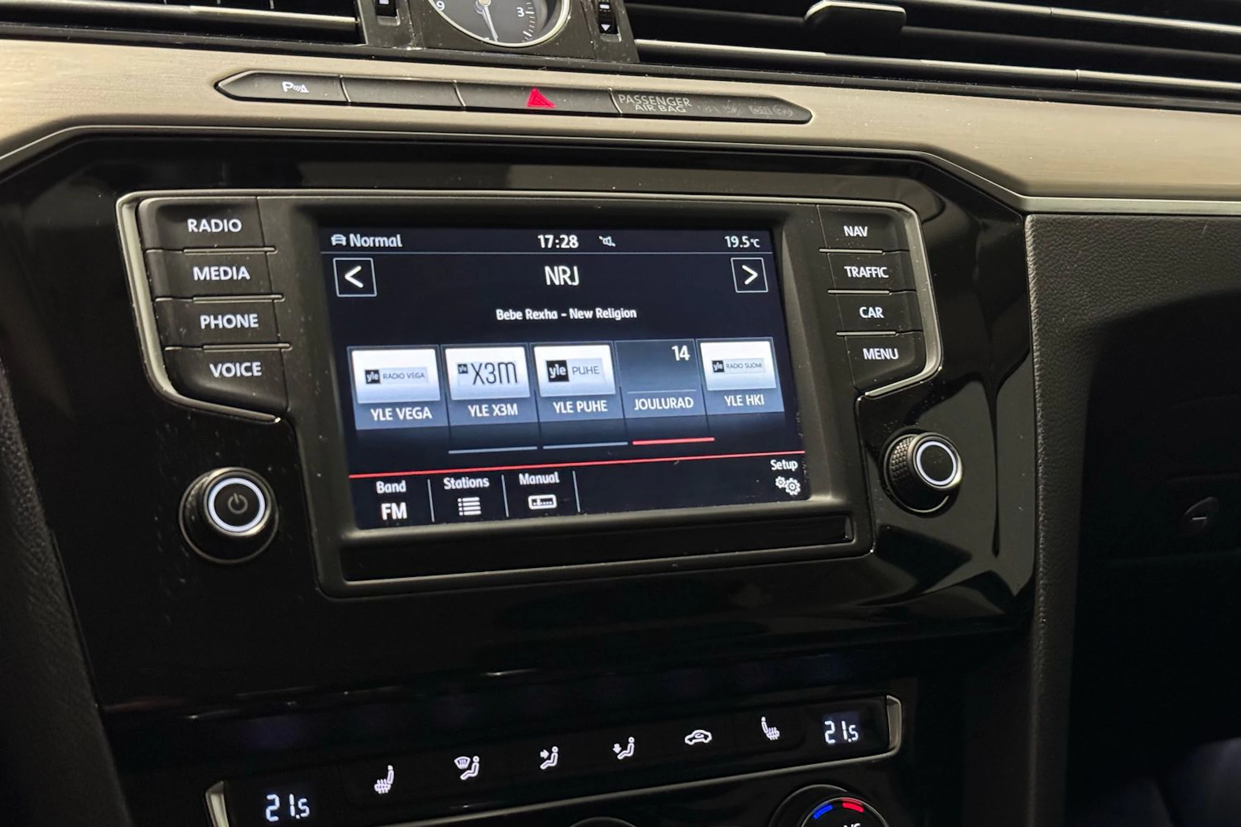 met. harmaa Volkswagen Passat 2015 kuva 17.