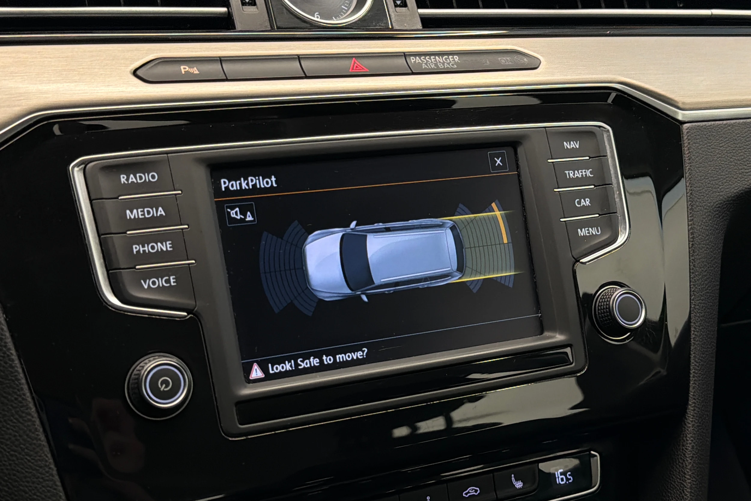 met. harmaa Volkswagen Passat 2015 kuva 25.