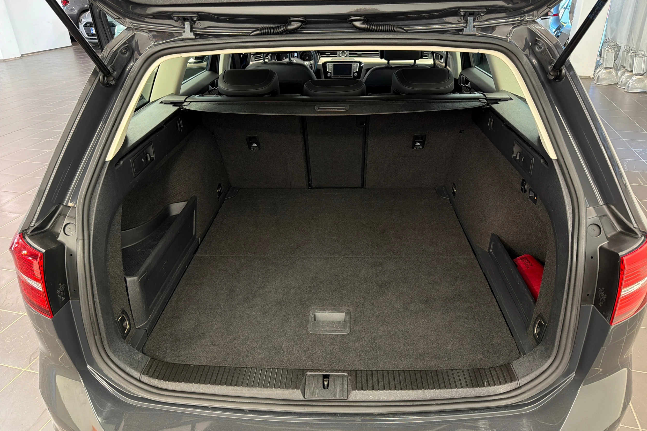 met. harmaa Volkswagen Passat 2015 kuva 27.
