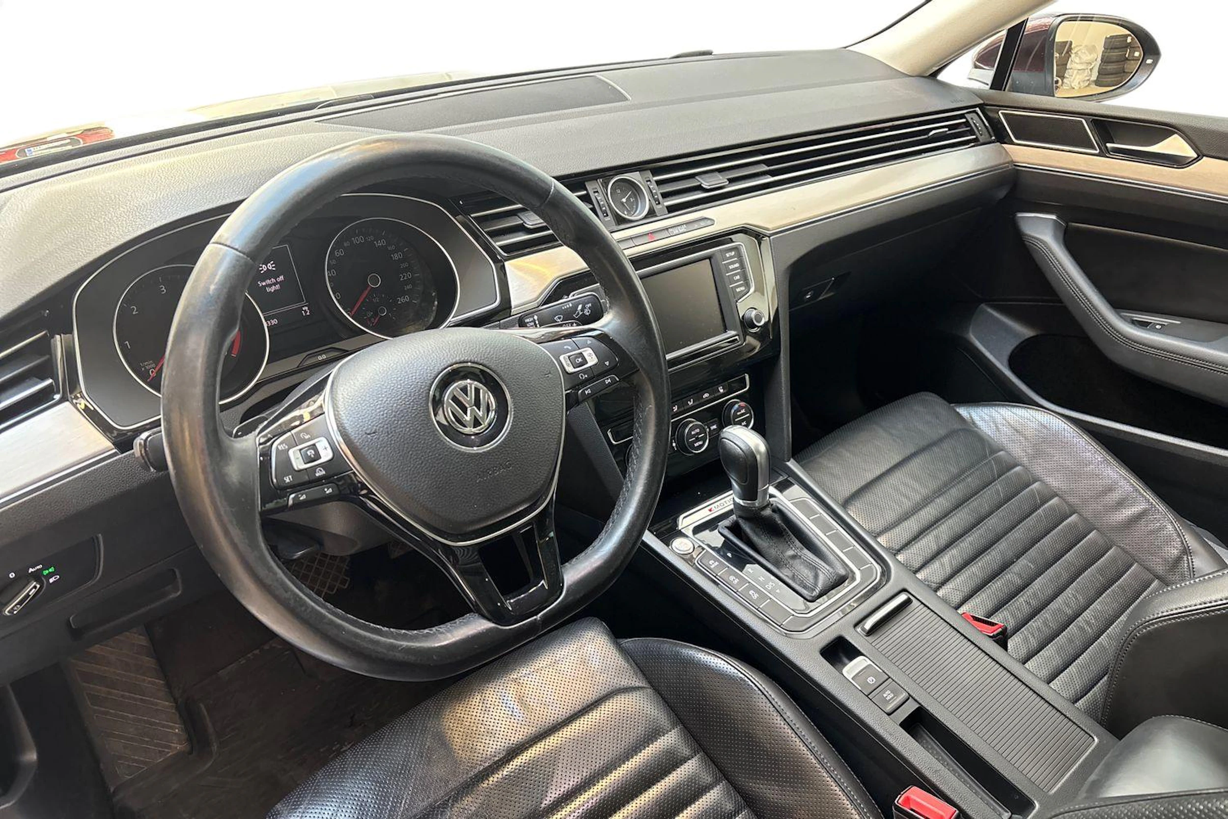 punainen Volkswagen Passat 2015 kuva 6.