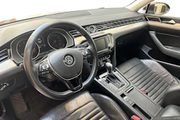 punainen Volkswagen Passat 2015 kuva 6.