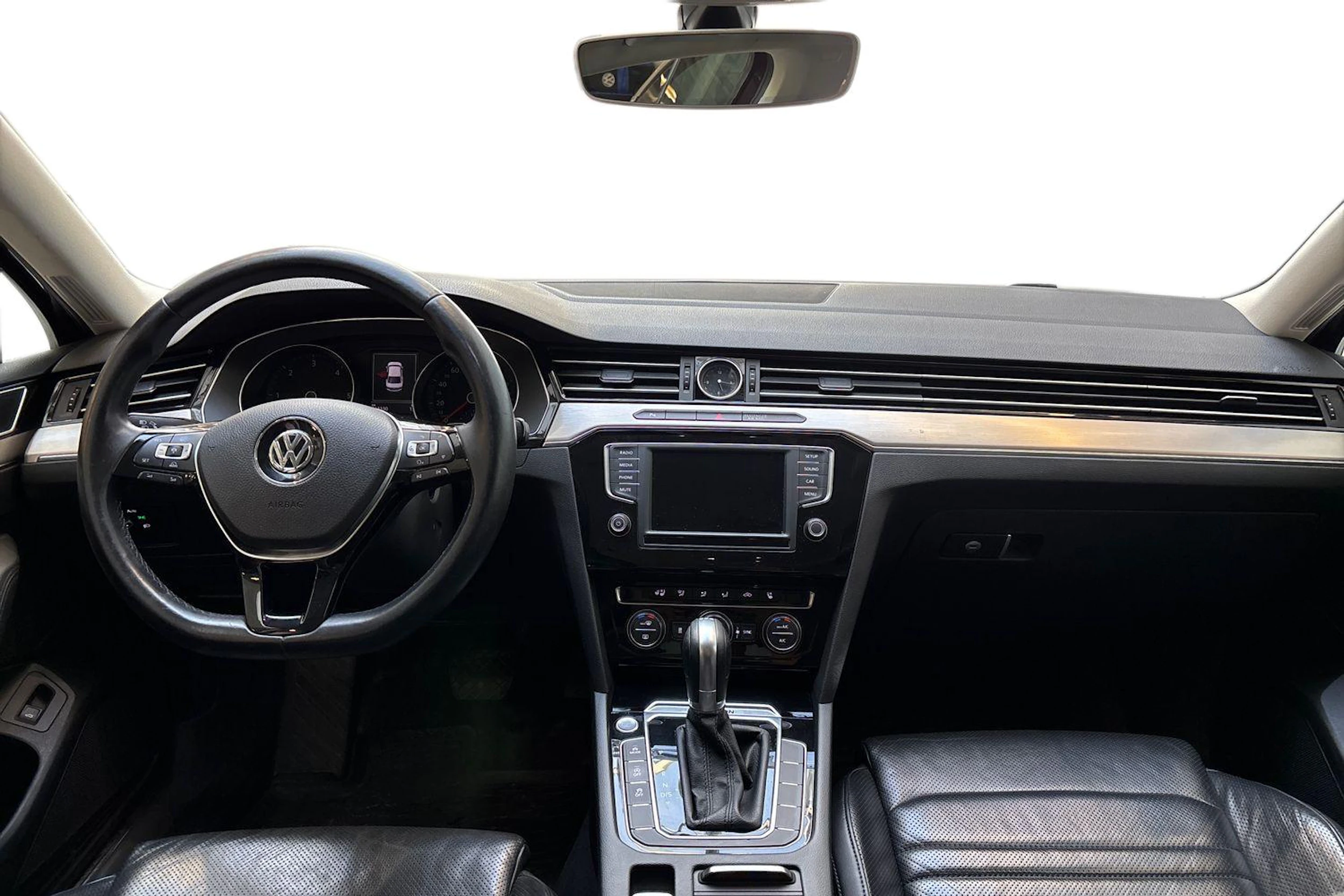 punainen Volkswagen Passat 2015 kuva 7.