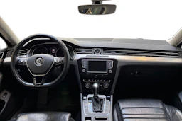 punainen Volkswagen Passat 2015 kuva 7.