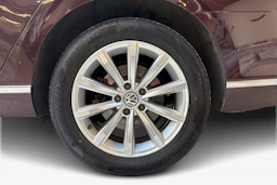 punainen Volkswagen Passat 2015 kuva 9.