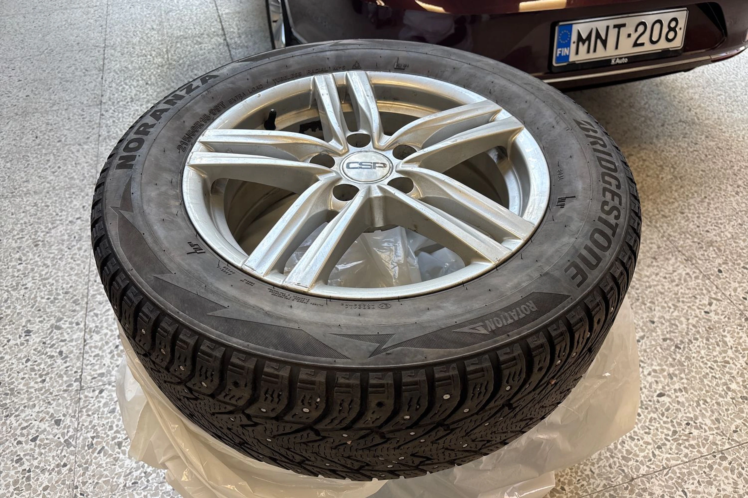 punainen Volkswagen Passat 2015 kuva 11.