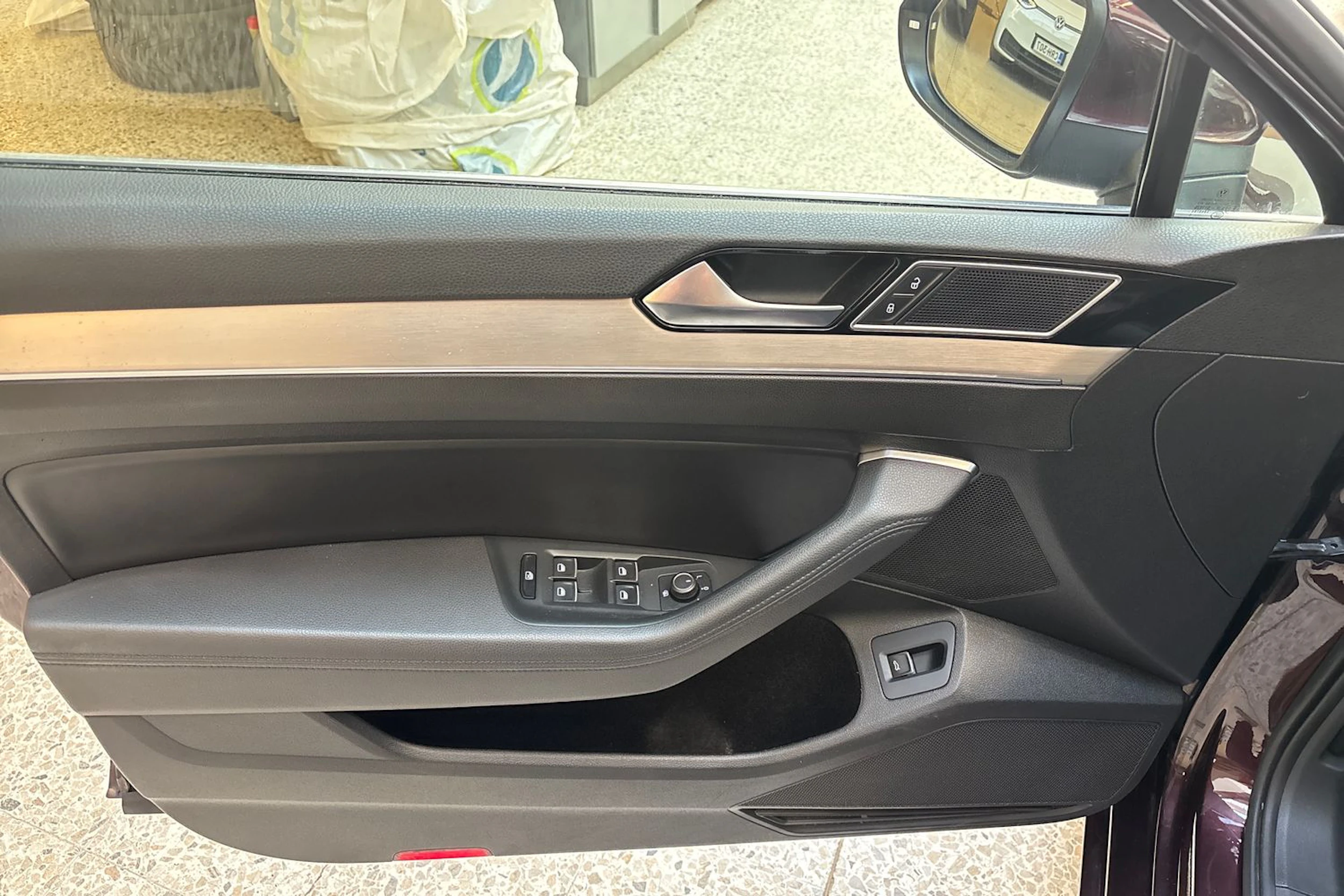 punainen Volkswagen Passat 2015 kuva 15.