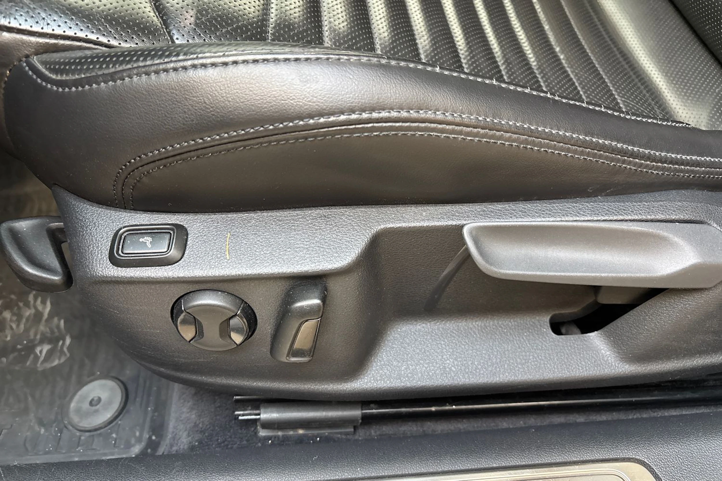 punainen Volkswagen Passat 2015 kuva 16.