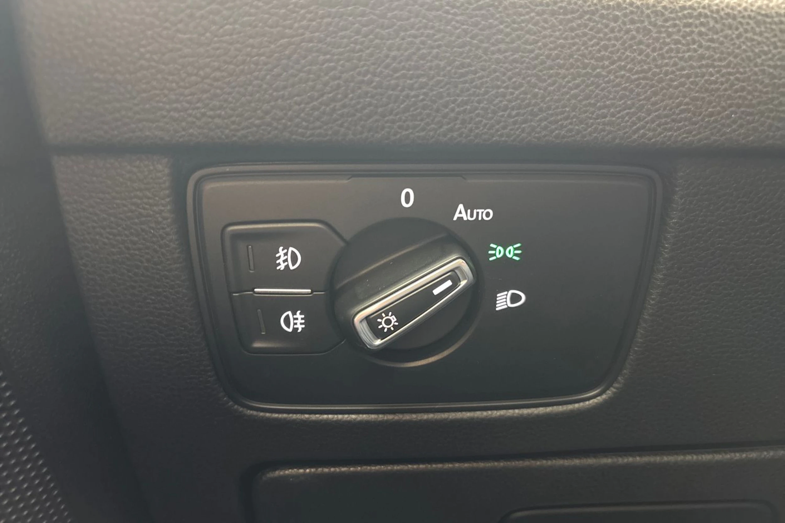 punainen Volkswagen Passat 2015 kuva 17.
