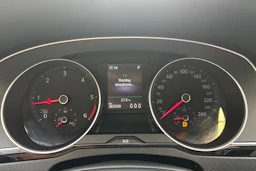 punainen Volkswagen Passat 2015 kuva 19.