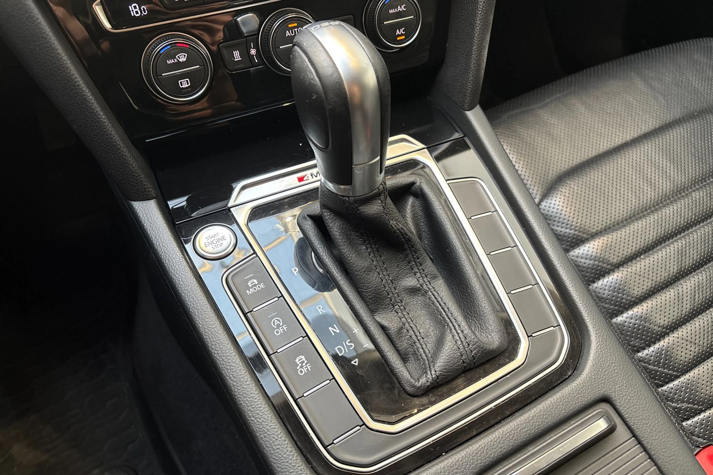 punainen Volkswagen Passat 2015 kuva 20.