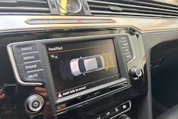 punainen Volkswagen Passat 2015 kuva 22.