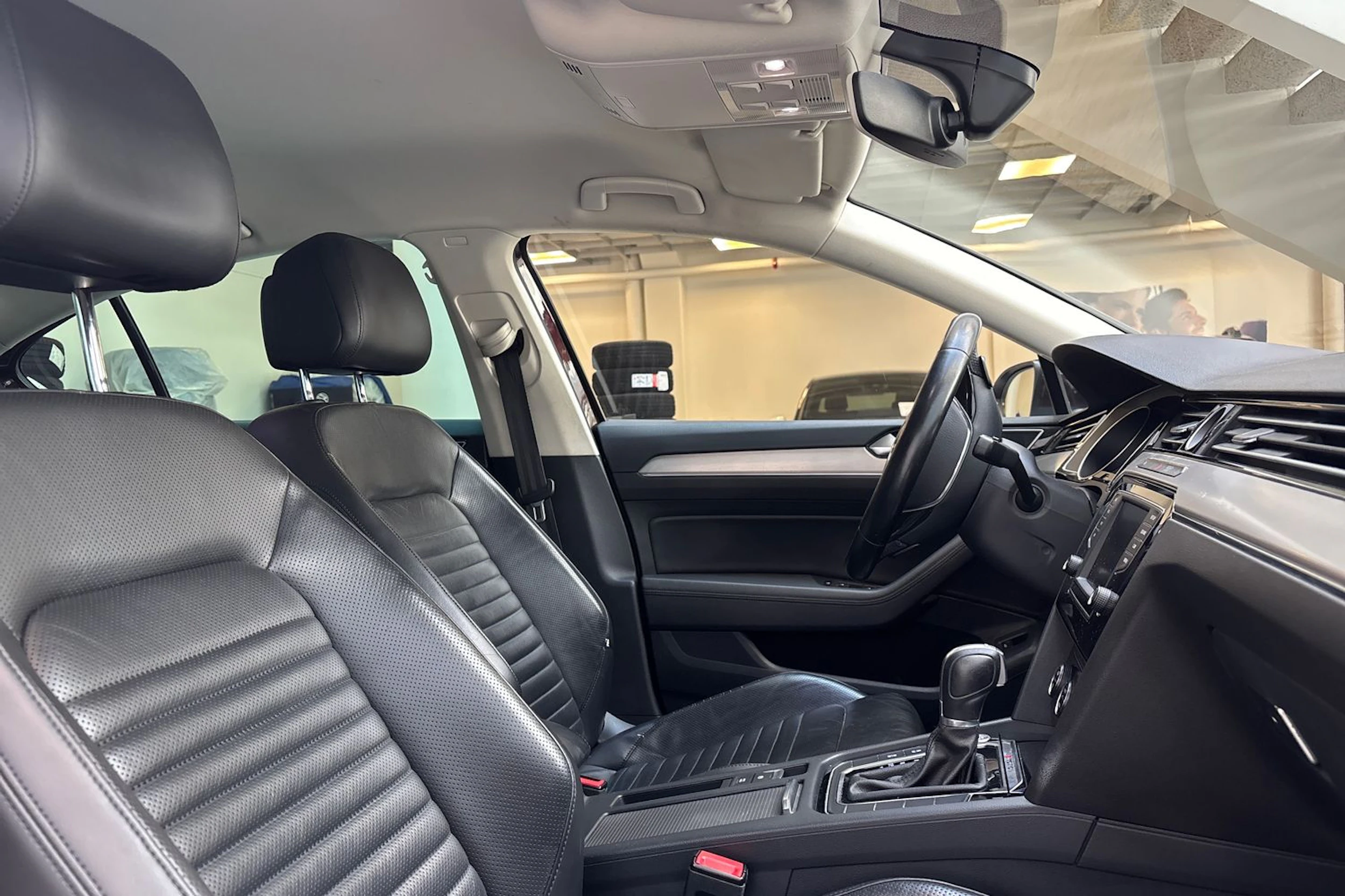 punainen Volkswagen Passat 2015 kuva 24.