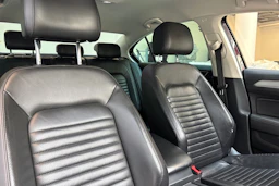 punainen Volkswagen Passat 2015 kuva 25.