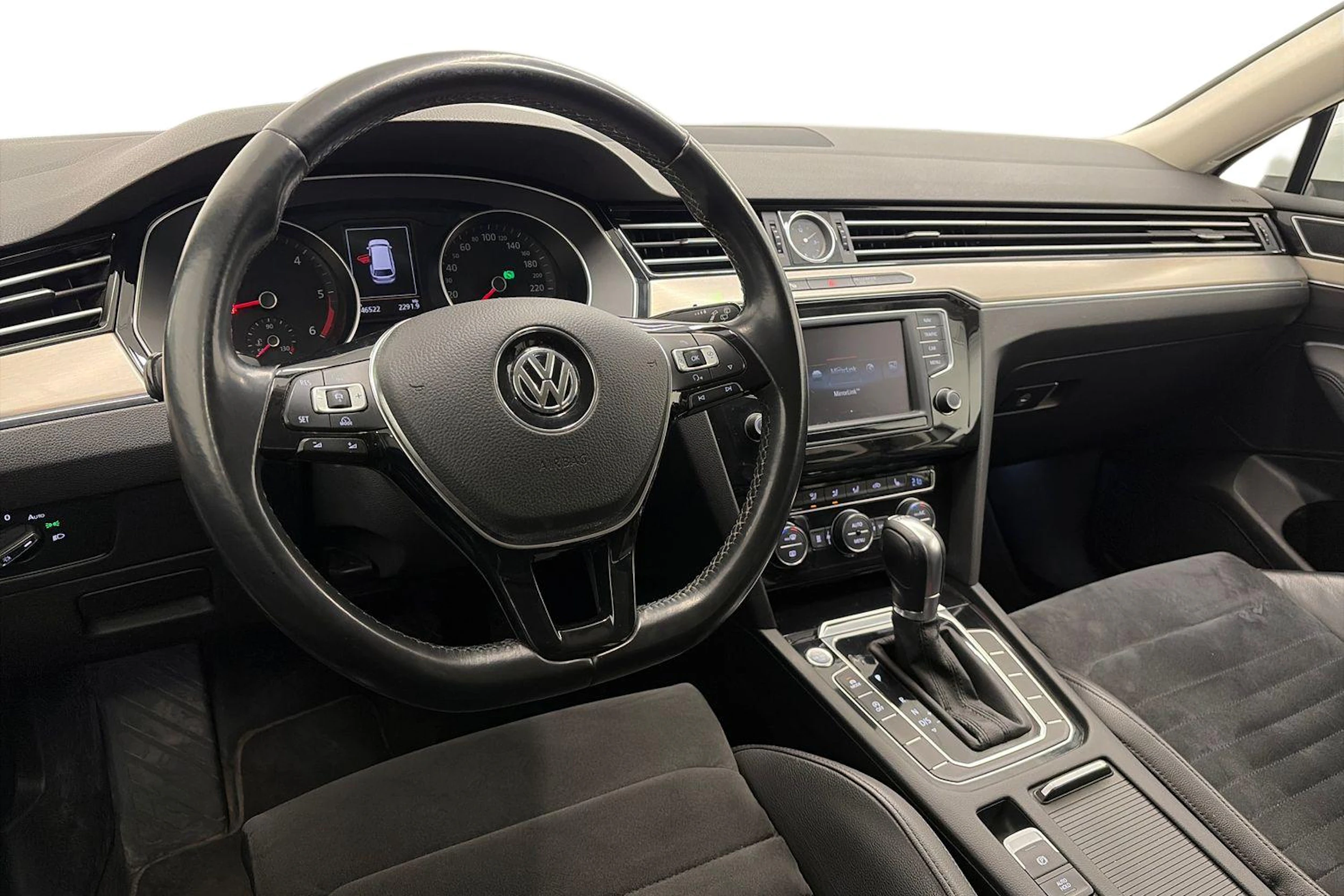 valkoinen Volkswagen Passat 2015 kuva 8.