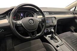 valkoinen Volkswagen Passat 2015 kuva 8.