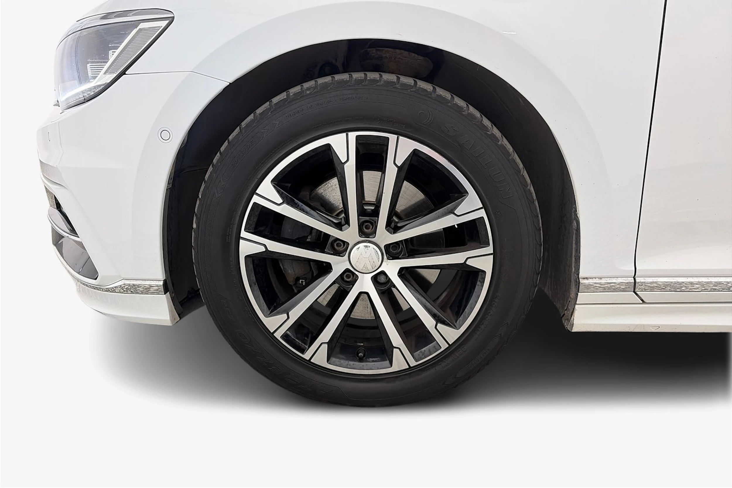 valkoinen Volkswagen Passat 2015 kuva 12.
