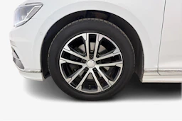 valkoinen Volkswagen Passat 2015 kuva 12.