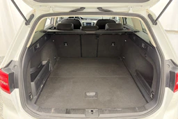 valkoinen Volkswagen Passat 2015 kuva 15.