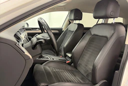 valkoinen Volkswagen Passat 2015 kuva 16.