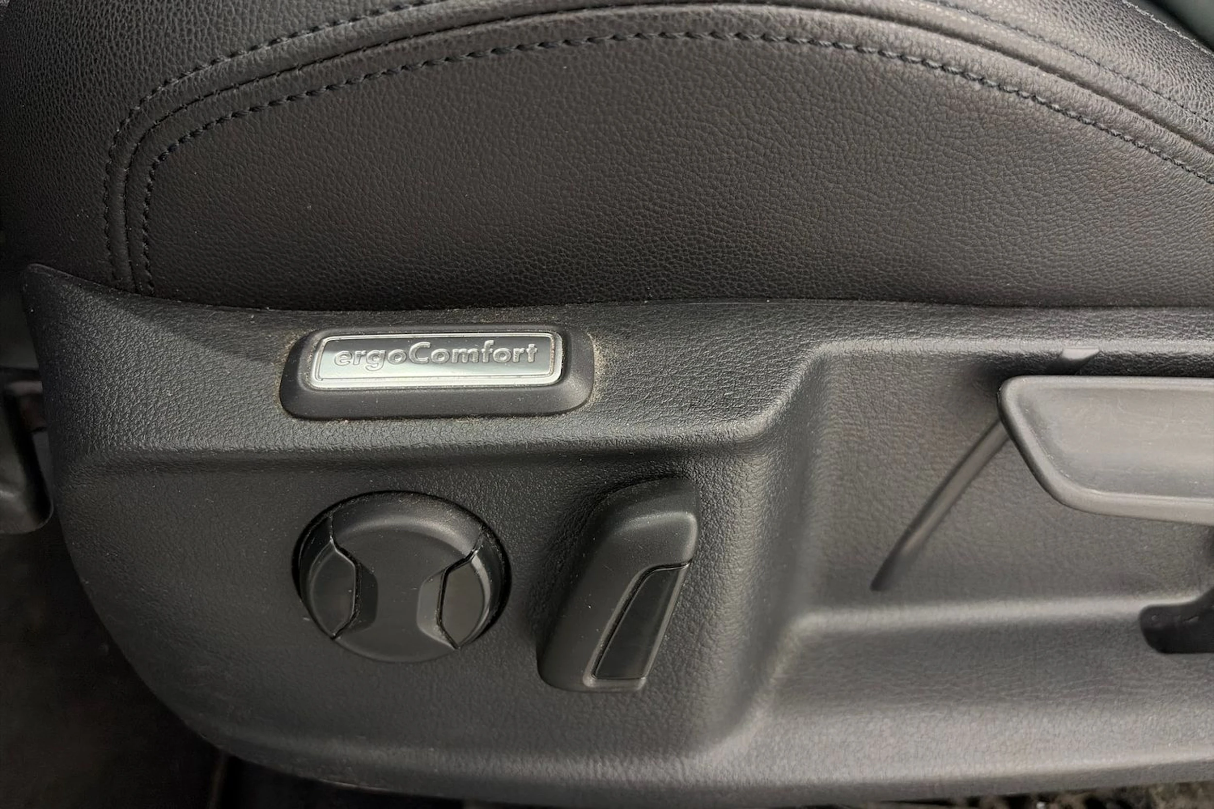 valkoinen Volkswagen Passat 2015 kuva 17.