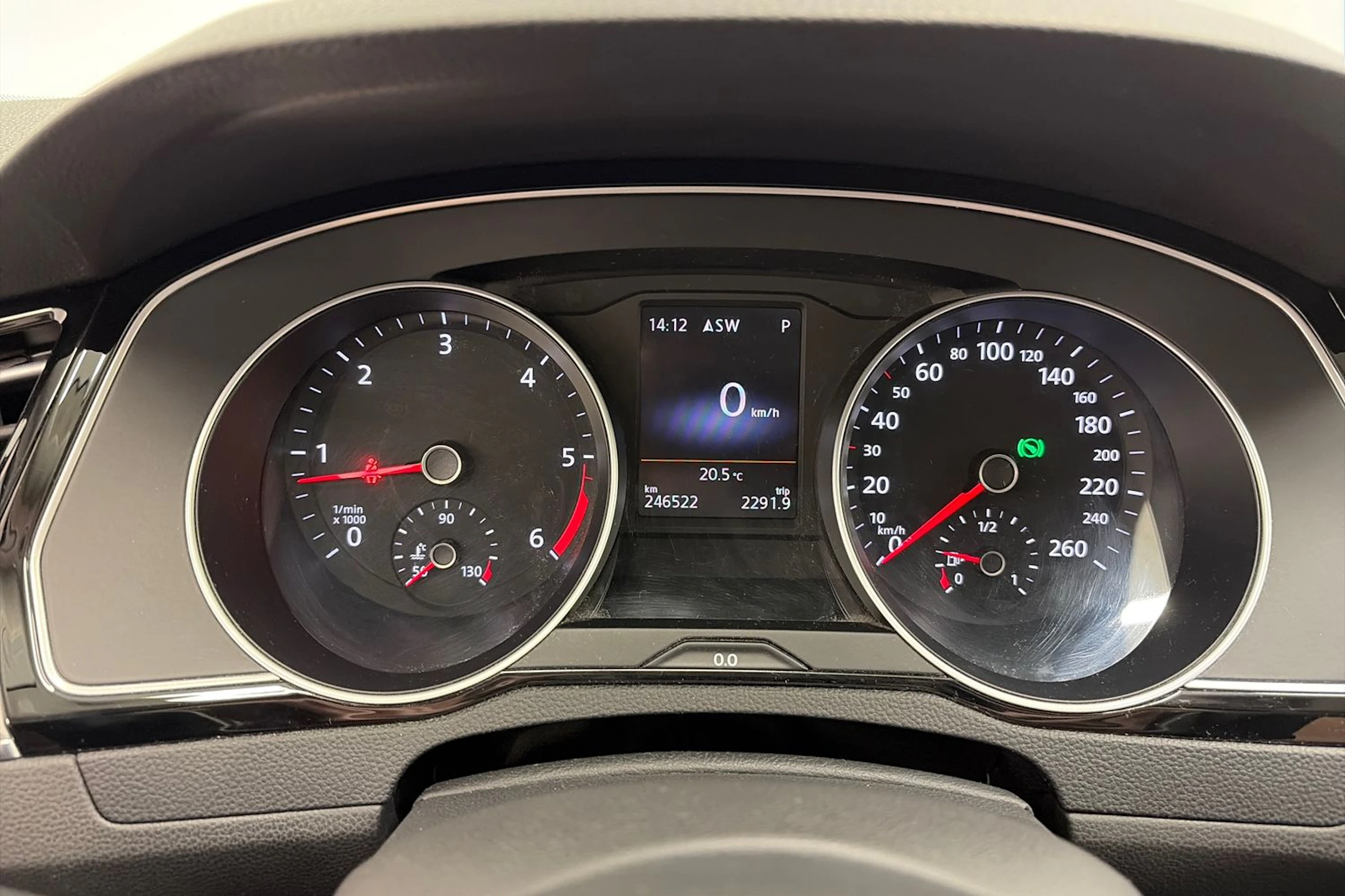 valkoinen Volkswagen Passat 2015 kuva 18.