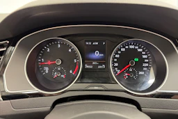 valkoinen Volkswagen Passat 2015 kuva 18.