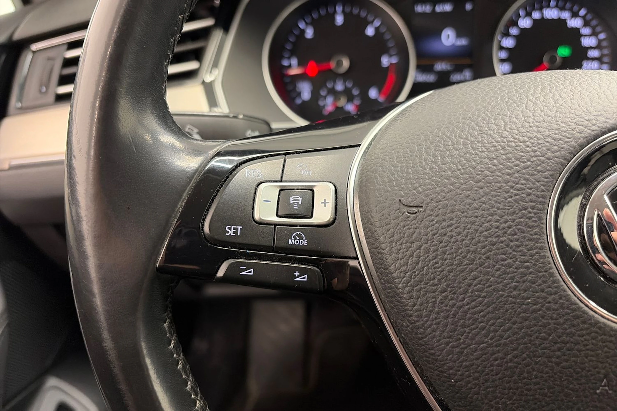 valkoinen Volkswagen Passat 2015 kuva 19.