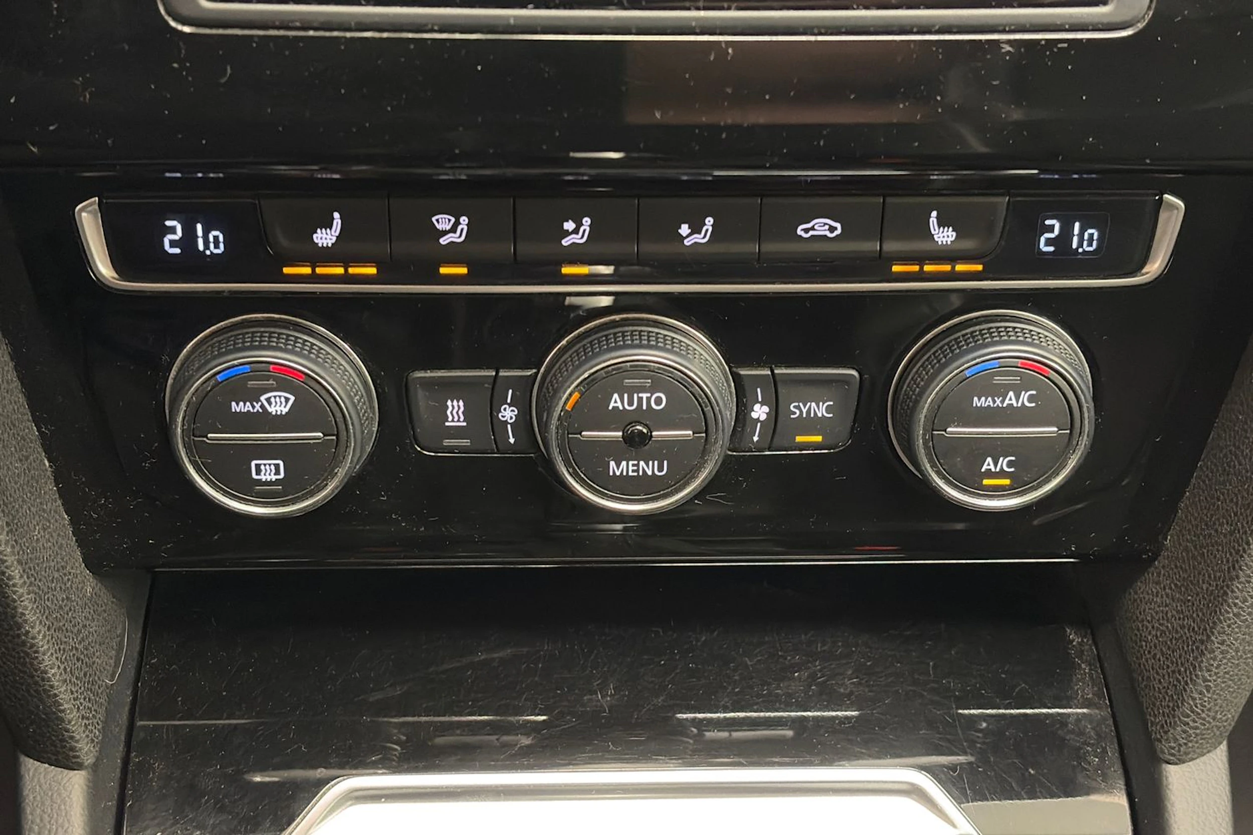 valkoinen Volkswagen Passat 2015 kuva 25.