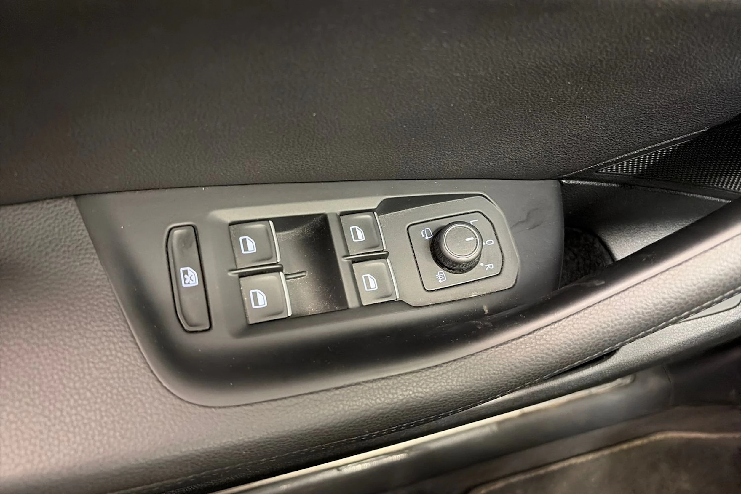 valkoinen Volkswagen Passat 2015 kuva 26.
