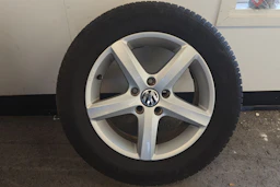 sininen Volkswagen Passat 2015 kuva 13.